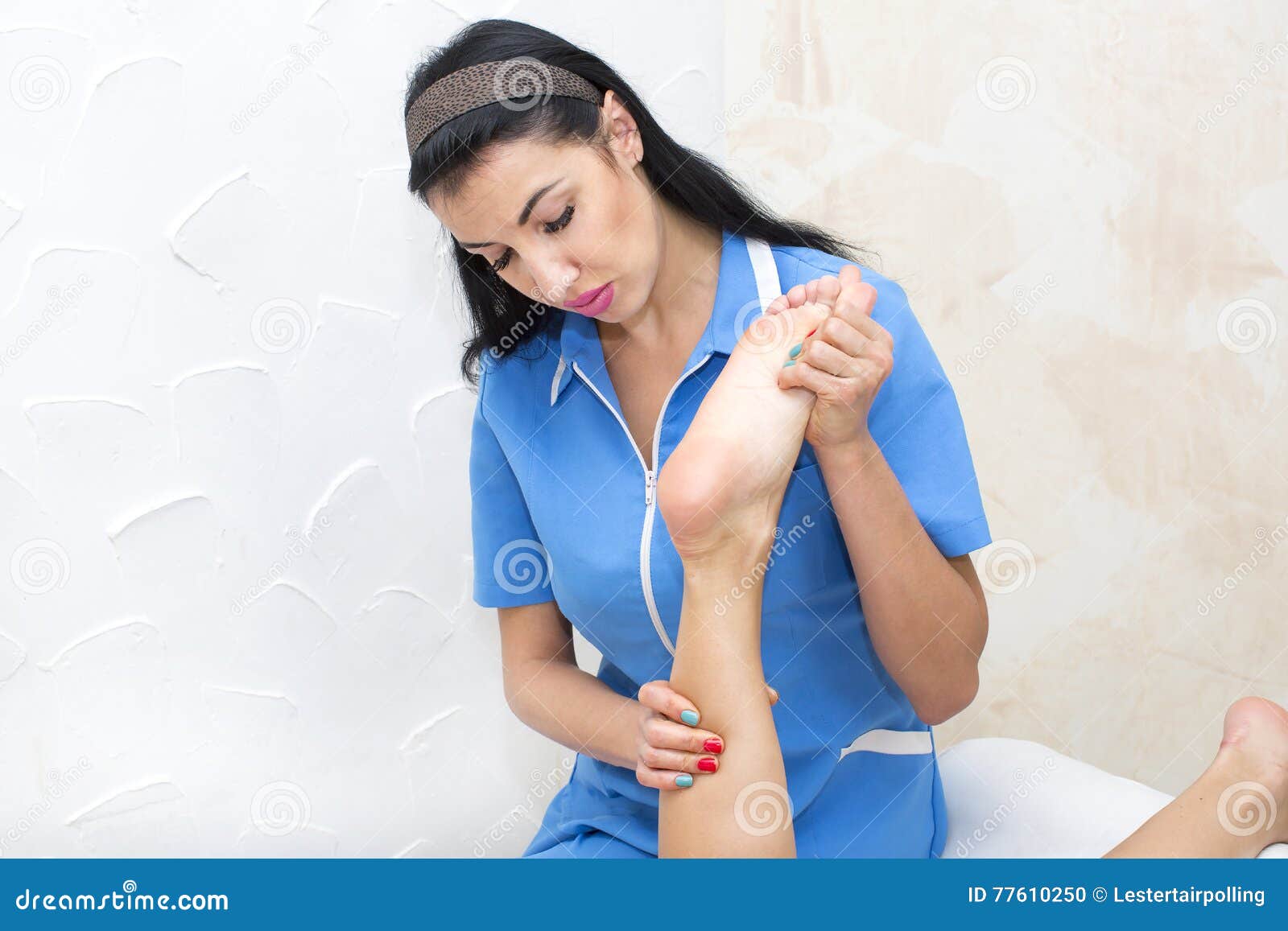 processes foot massage