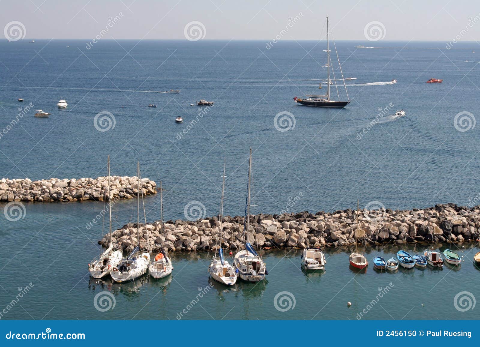 Procida Италии острова гавани. Procida Италии naples острова гавани залива campania шлюпок