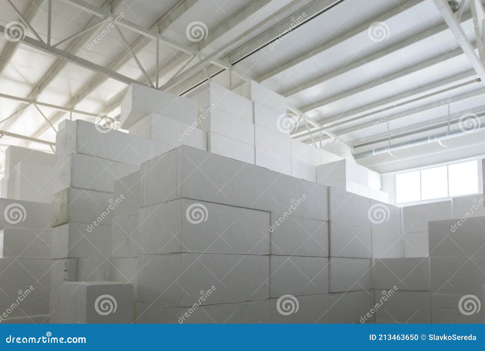 https://thumbs.dreamstime.com/z/producci%C3%B3n-industrial-de-paneles-aislamiento-espuma-poliestireno-o-placas-expandido-un-gran-bloques-son-bloque-se-apilan-en-213463650.jpg