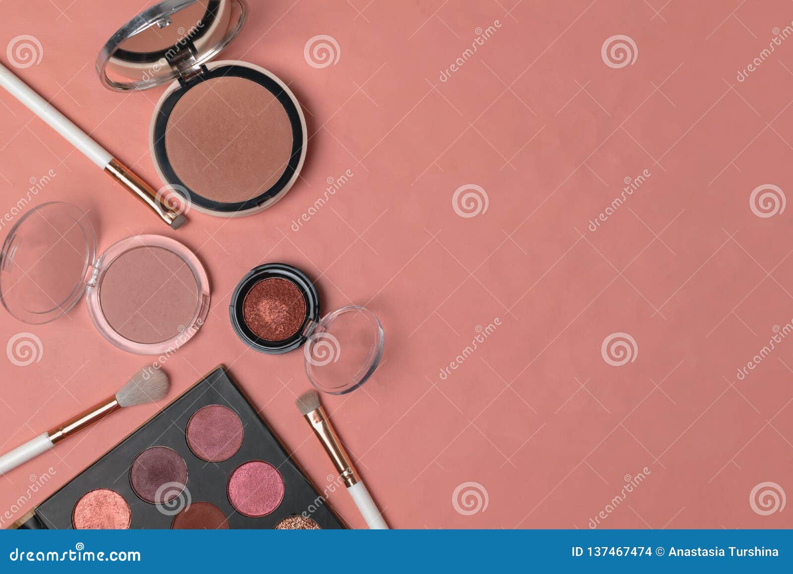 Productos De Maquillaje, Belleza, Blogger, Medio Social, Endecha Plana De  Las Revistas Foto de archivo - Imagen de producto, cosméticos: 137467474