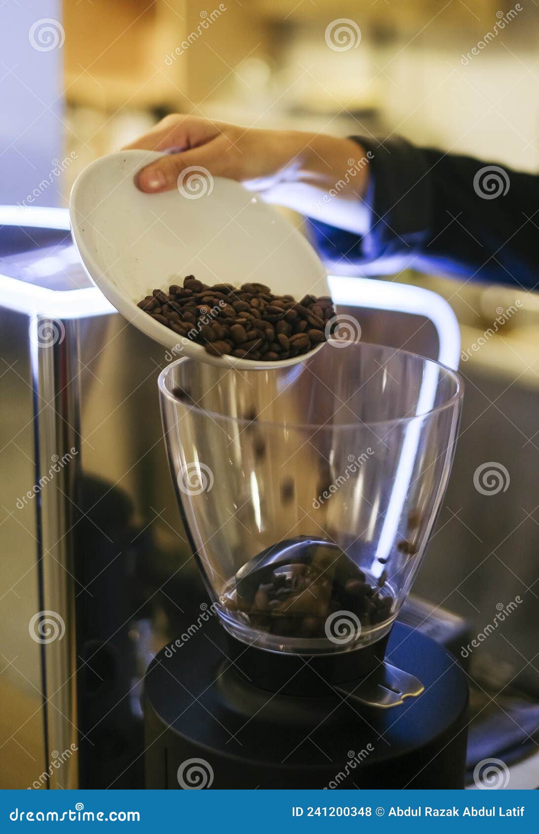 https://thumbs.dreamstime.com/z/professional-barista-puts-roasted-coffee-beans-grinder-machine-espresso-brewing-process-241200348.jpg