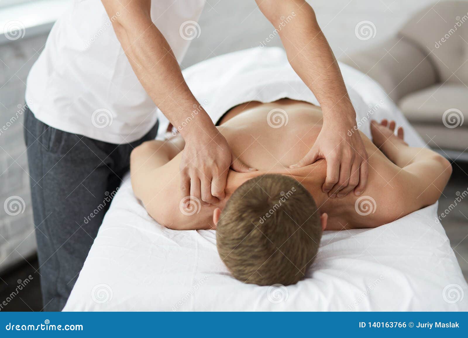 Young Men Back Massage Spa Picture And HD Photos