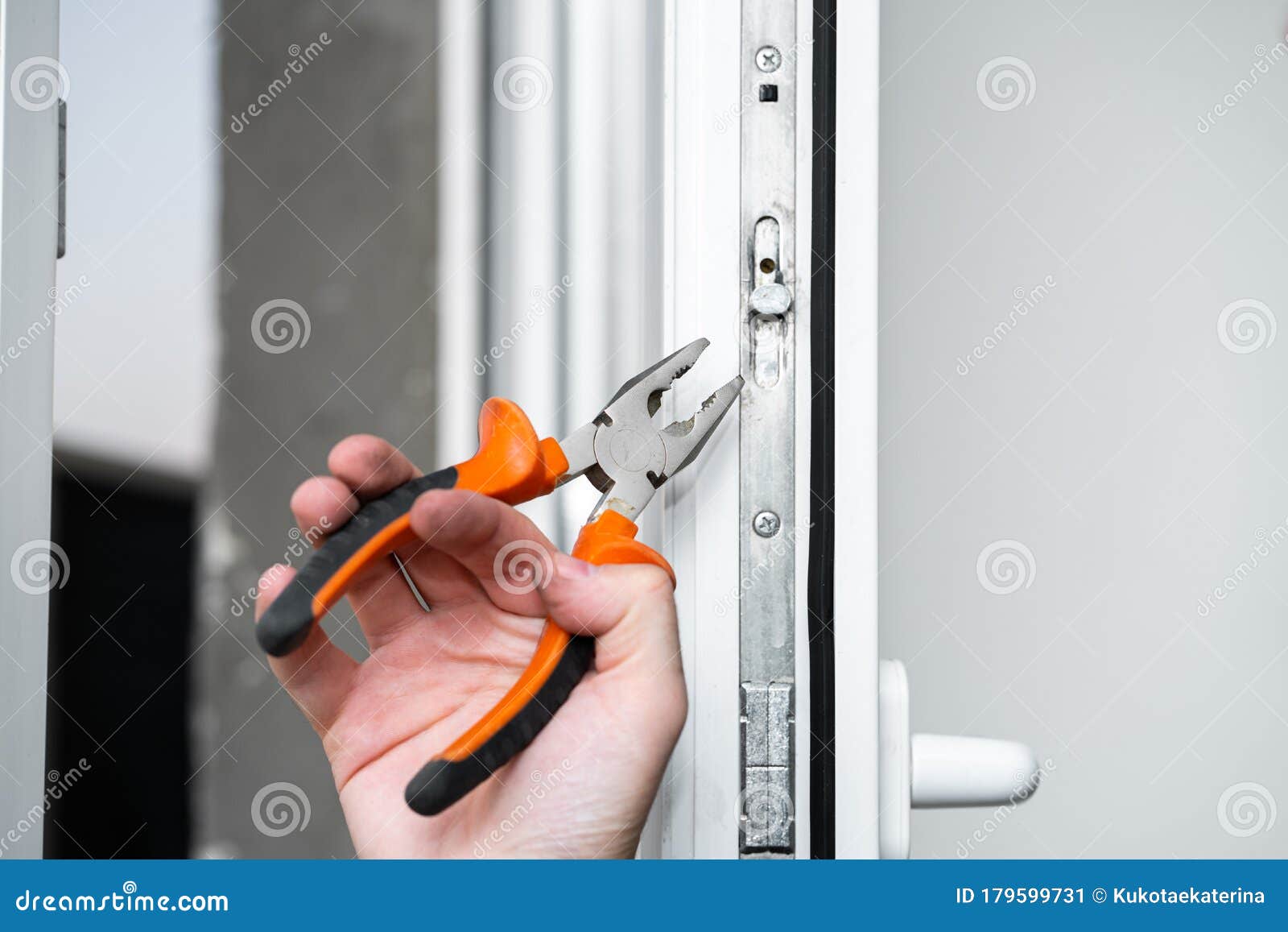 ergens driehoek Immoraliteit Professional Master for Repair and Installation of Windows, Sets Up a  Window Opening System in Winter Mode Stock Image - Image of plastic, build:  179599731