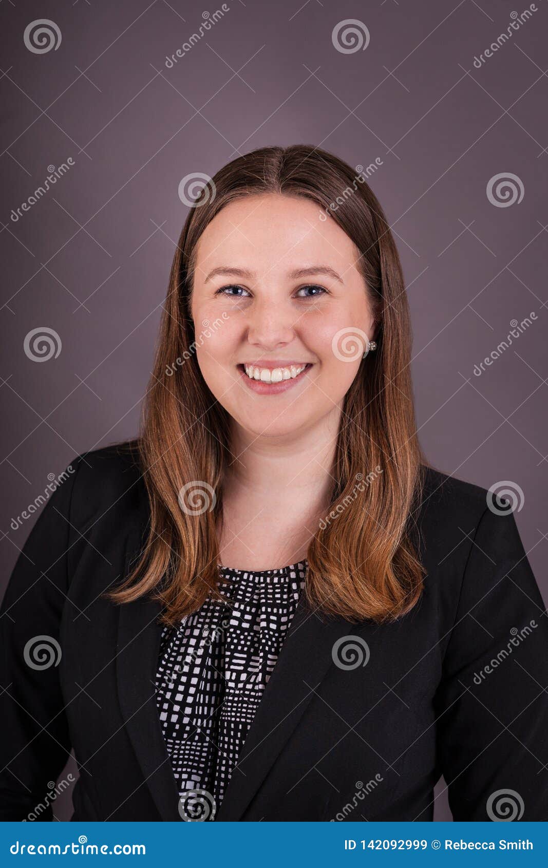 professsional portrait of young female in buisness suit