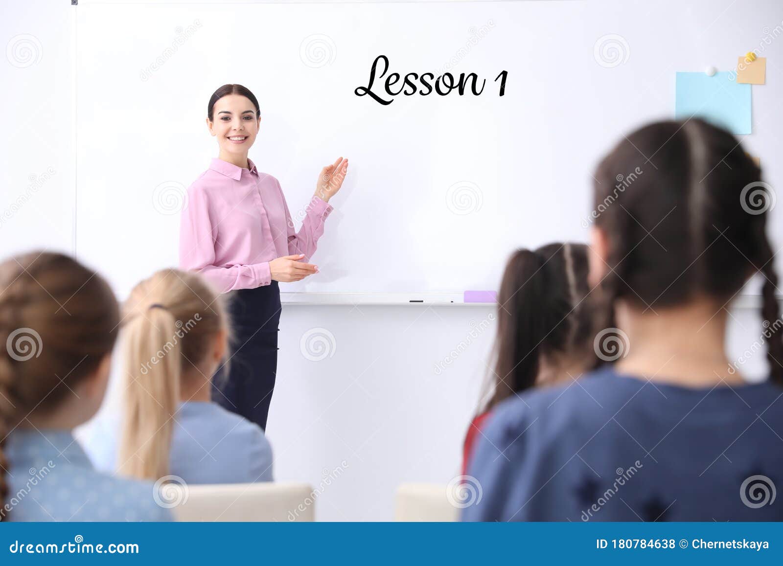 Interior da sala de aula de inglês