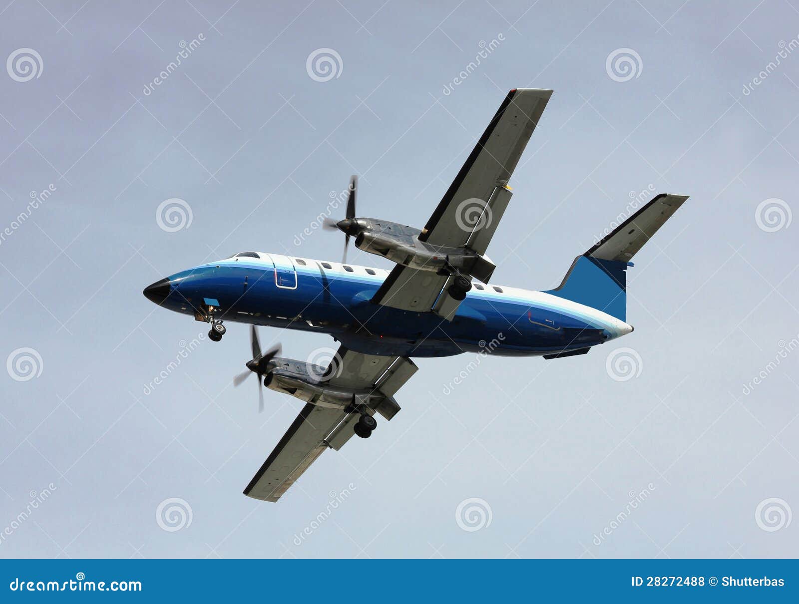 Prop plane landing stock photo. Image of flaps, clouds 28272488