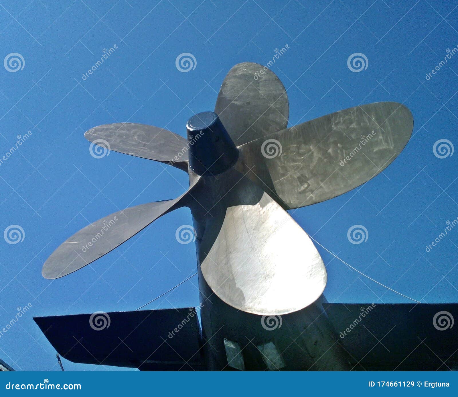 propeller of the submarine enrico toti s 506