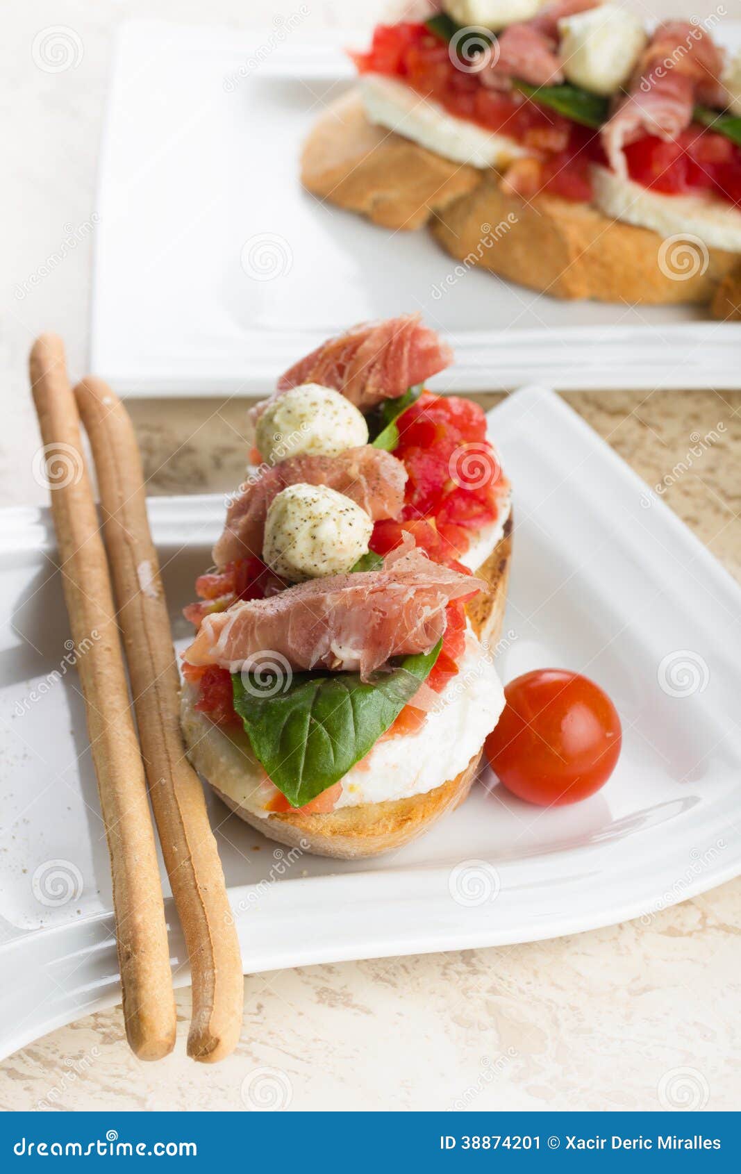 Prosciutto Bruschetta stock afbeelding. Image of bank 38874201