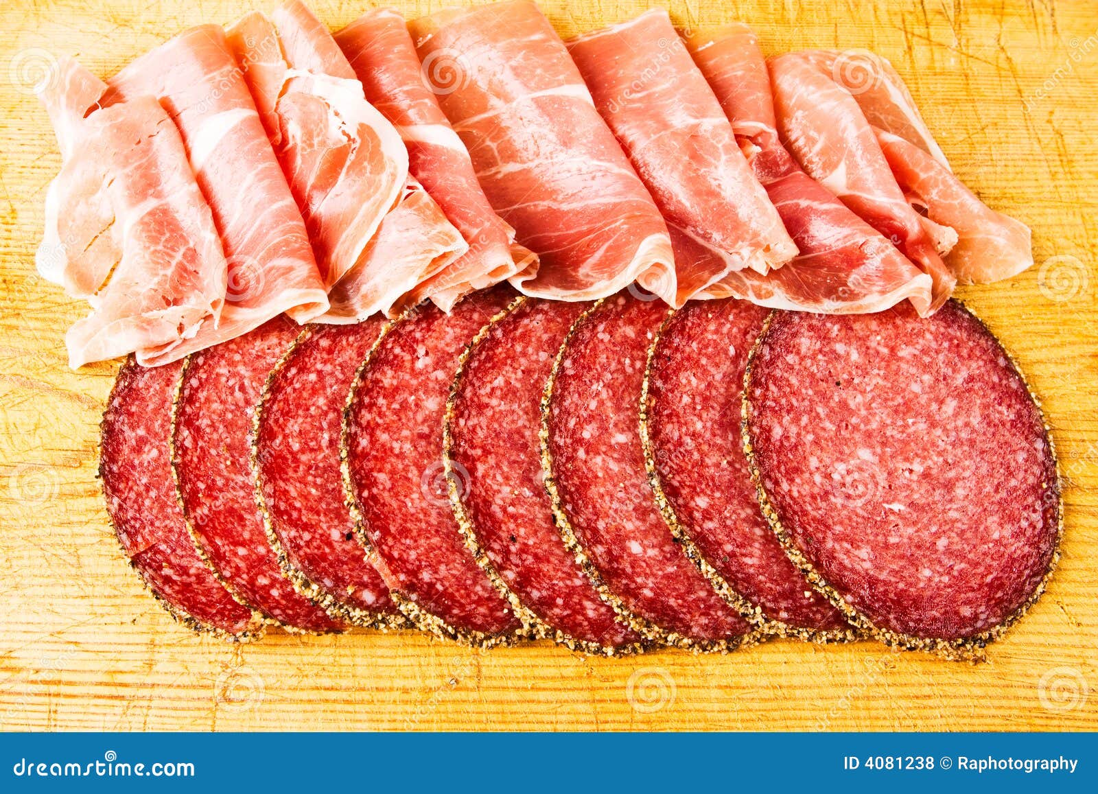 Prosciutto Di Parma E Del Salame Fotografia Stock Immagine di fetta