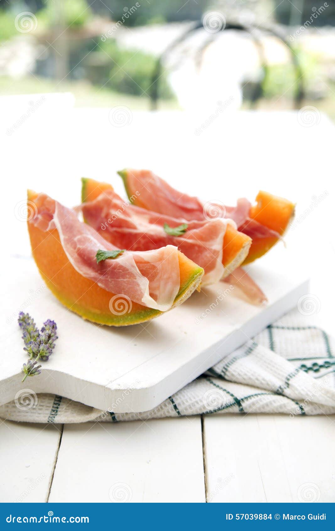 Prosciutto e melone fotografia stock. Immagine di ingrediente 57039884