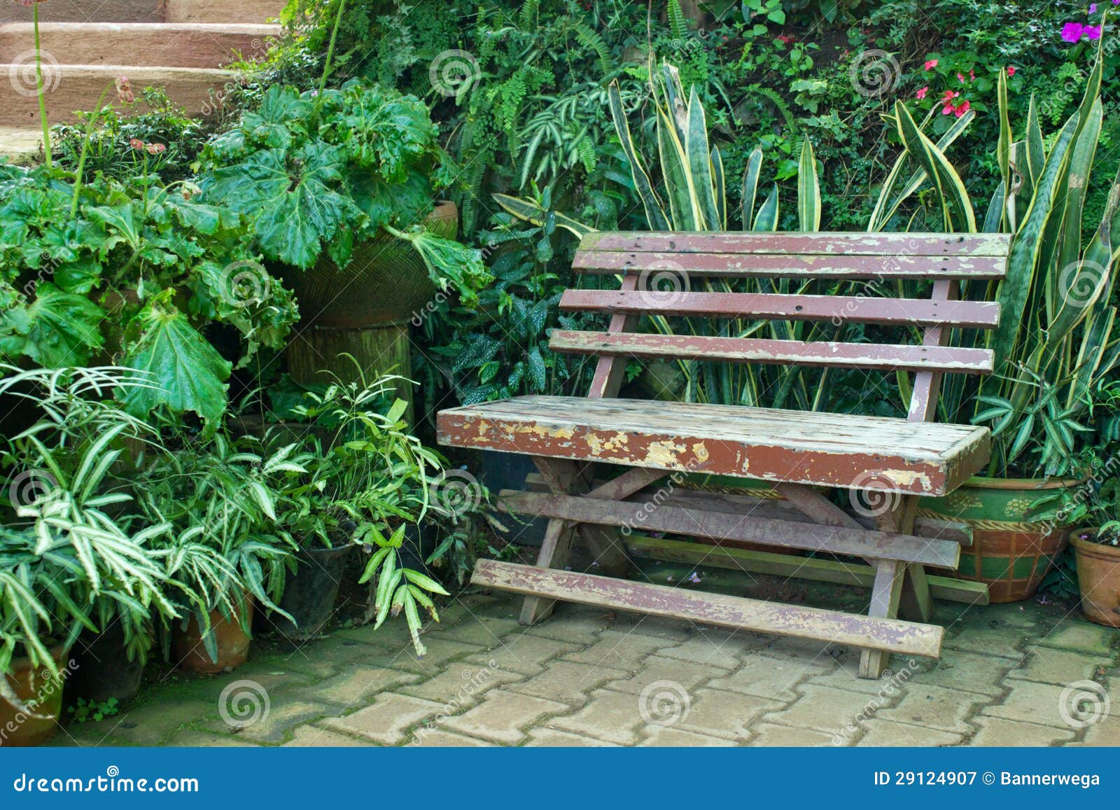 Présidence dans un jardin sur l'étage en pierre