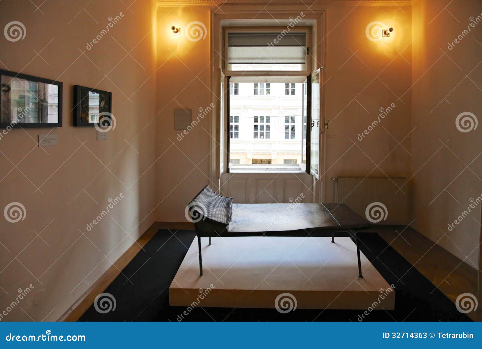 Psychoanalysis Couch In Sigmund Freud Museum In Vienna Editorial Stock Photo Image Of Feelings