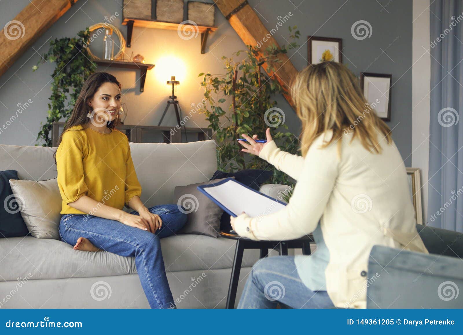 psychologist having session with her female patient