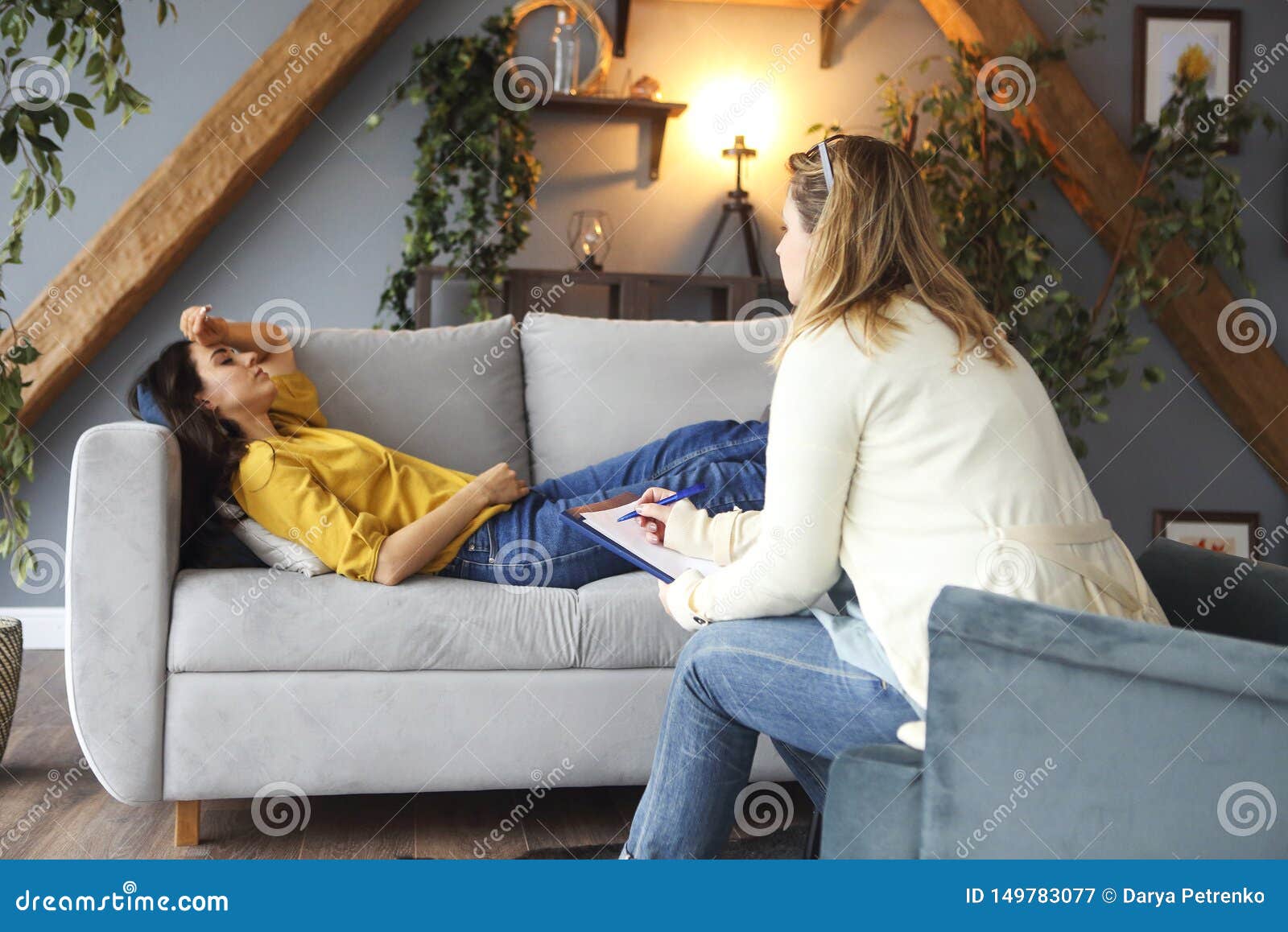 psychologist having session with her female patient
