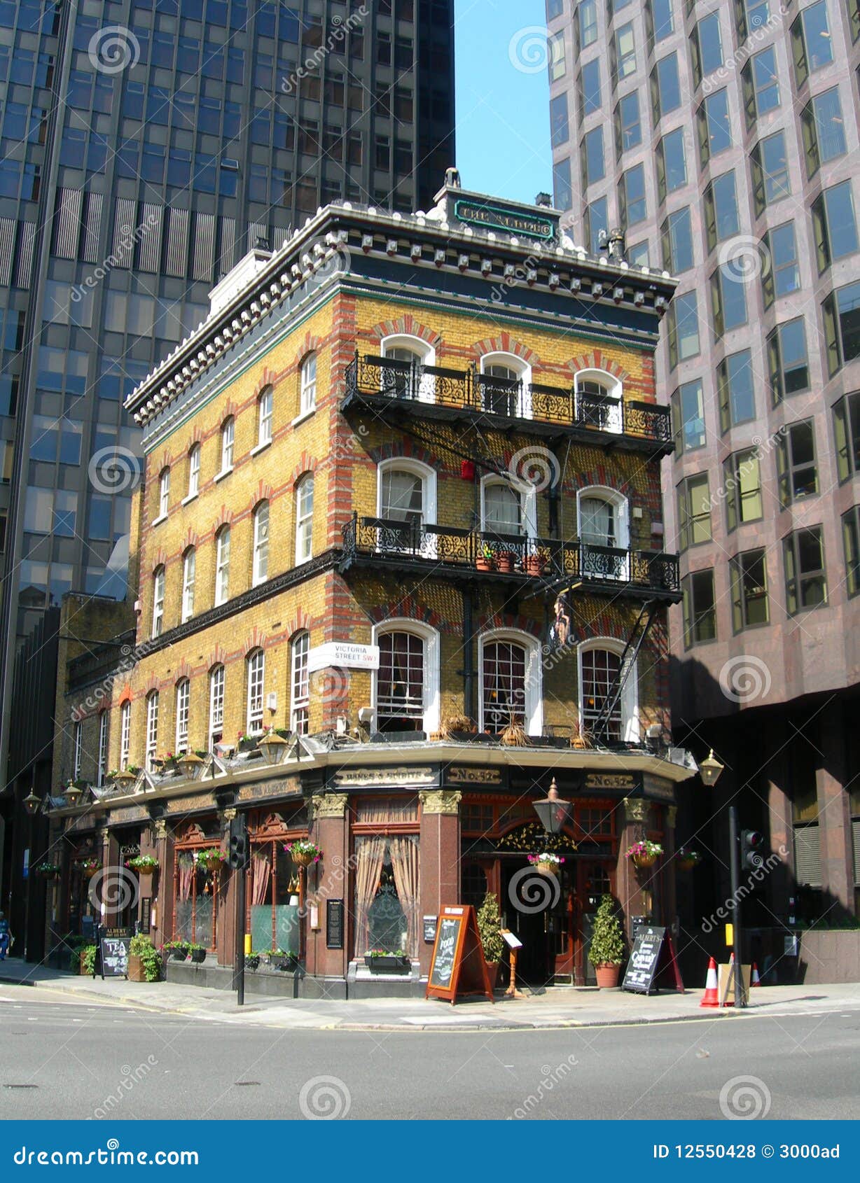 pub in london, england, uk