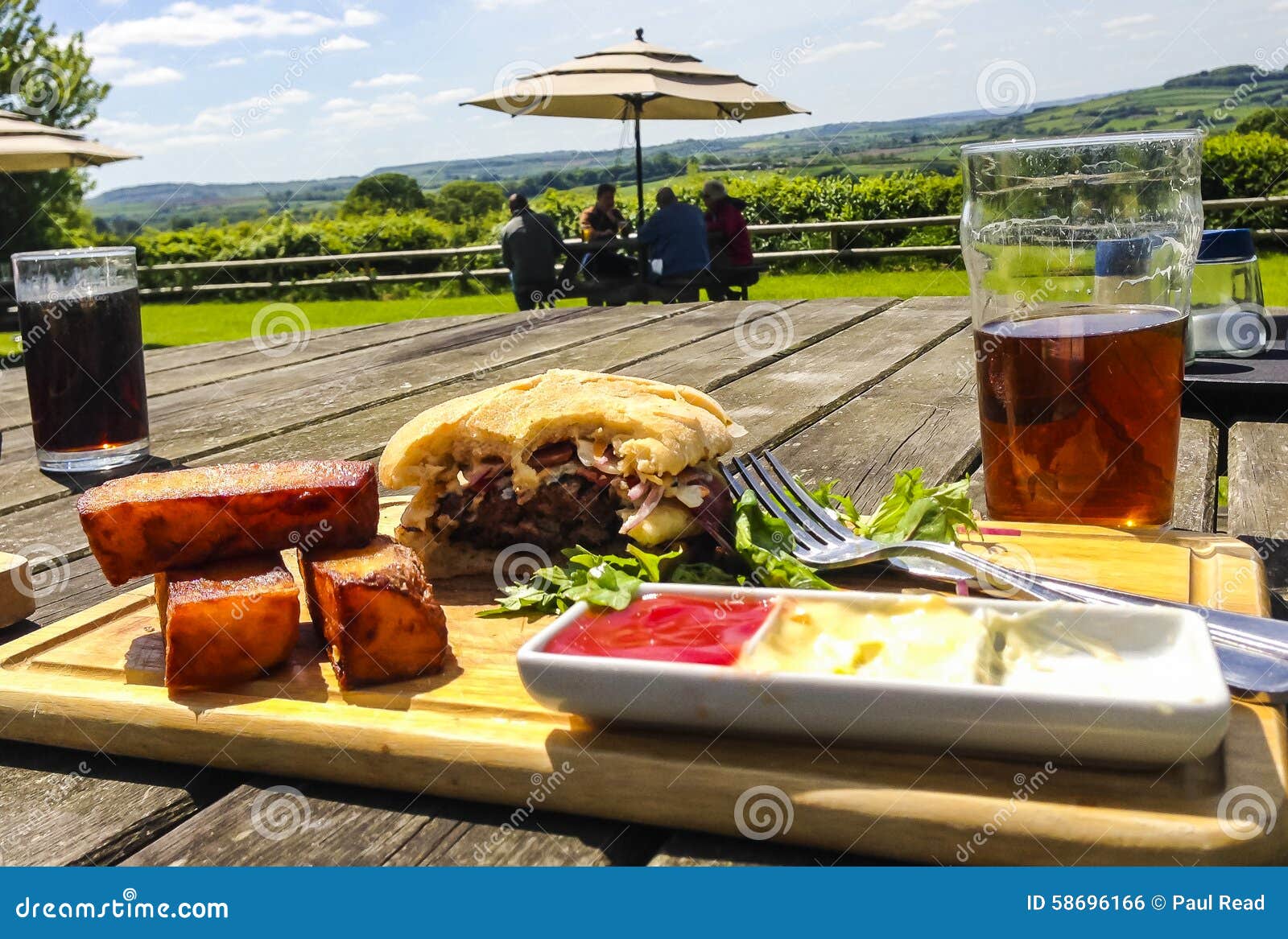 Pub lunch editorial photo. Image of burger, beer, lunch 58696166
