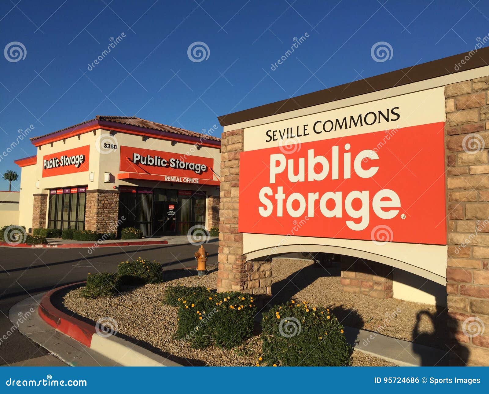 Public Store Facility editorial photo. Image of storage 95724686