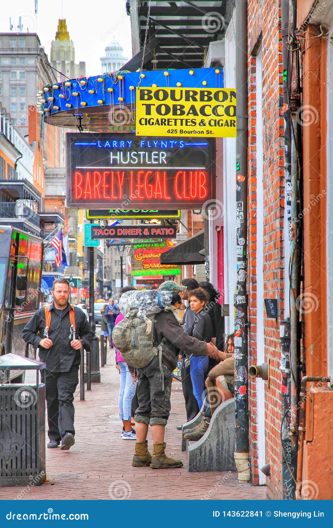 Pubs Y Barras Con Las Luces De Ne N En El Barrio Franc S New Orleans Luisiana Foto Editorial Imagen De Publicaciones Mucho