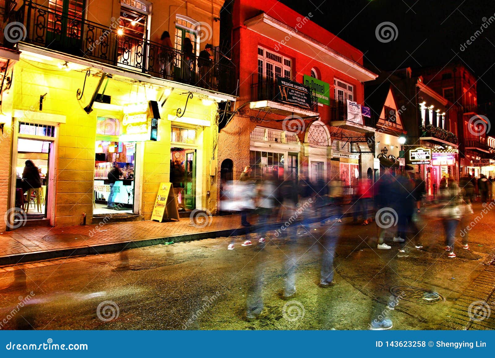 Pubs Y Barras Con Las Luces De Ne N En El Barrio Franc S New Orleans Luisiana Foto De Archivo Imagen De Barras Publicaciones