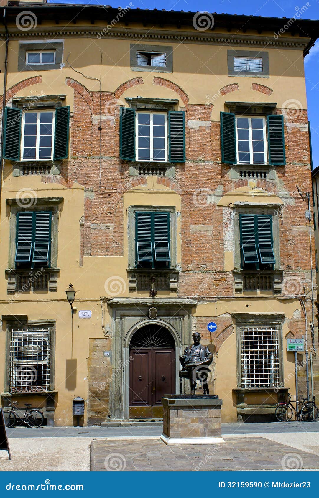 puccini statue, lucca, italy