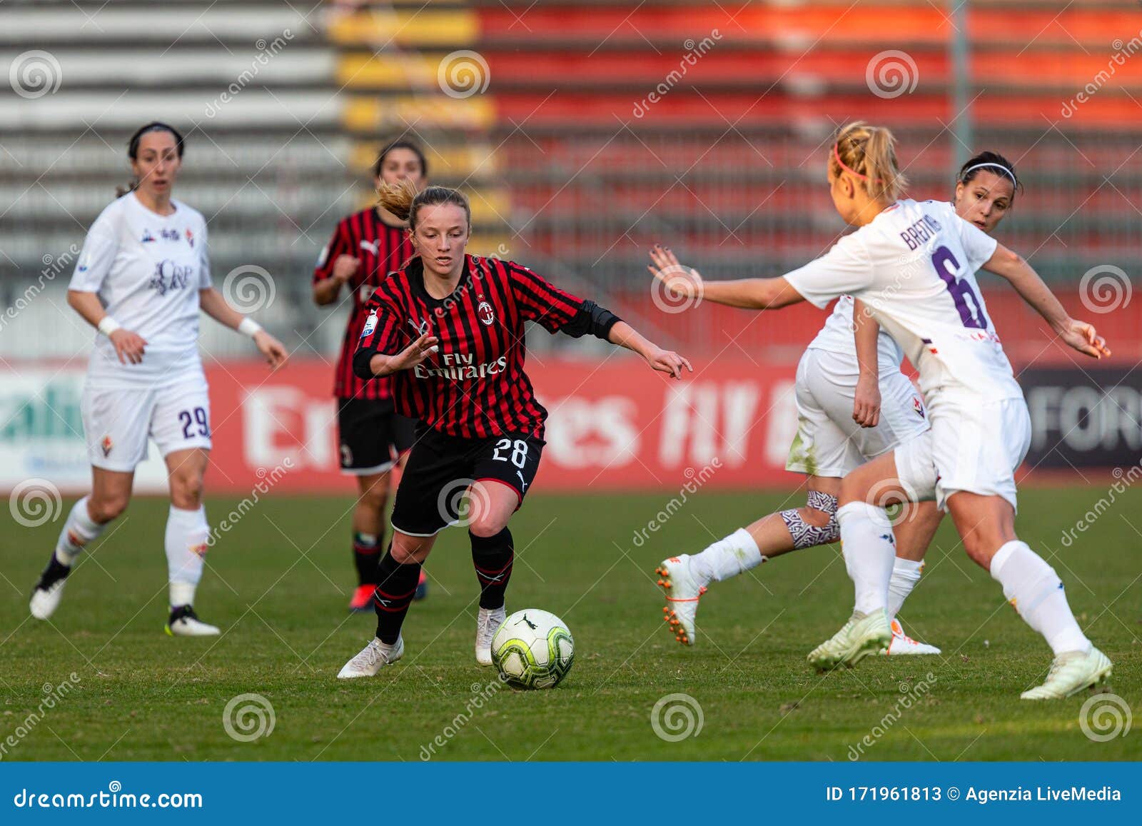 Puchar Włoch W Piłce Nożnej Kobiet AC Milan Vs Fiorentina Zdjęcie Stock  Editorial - Obraz złożonej z futbol, kobiety: 171961813