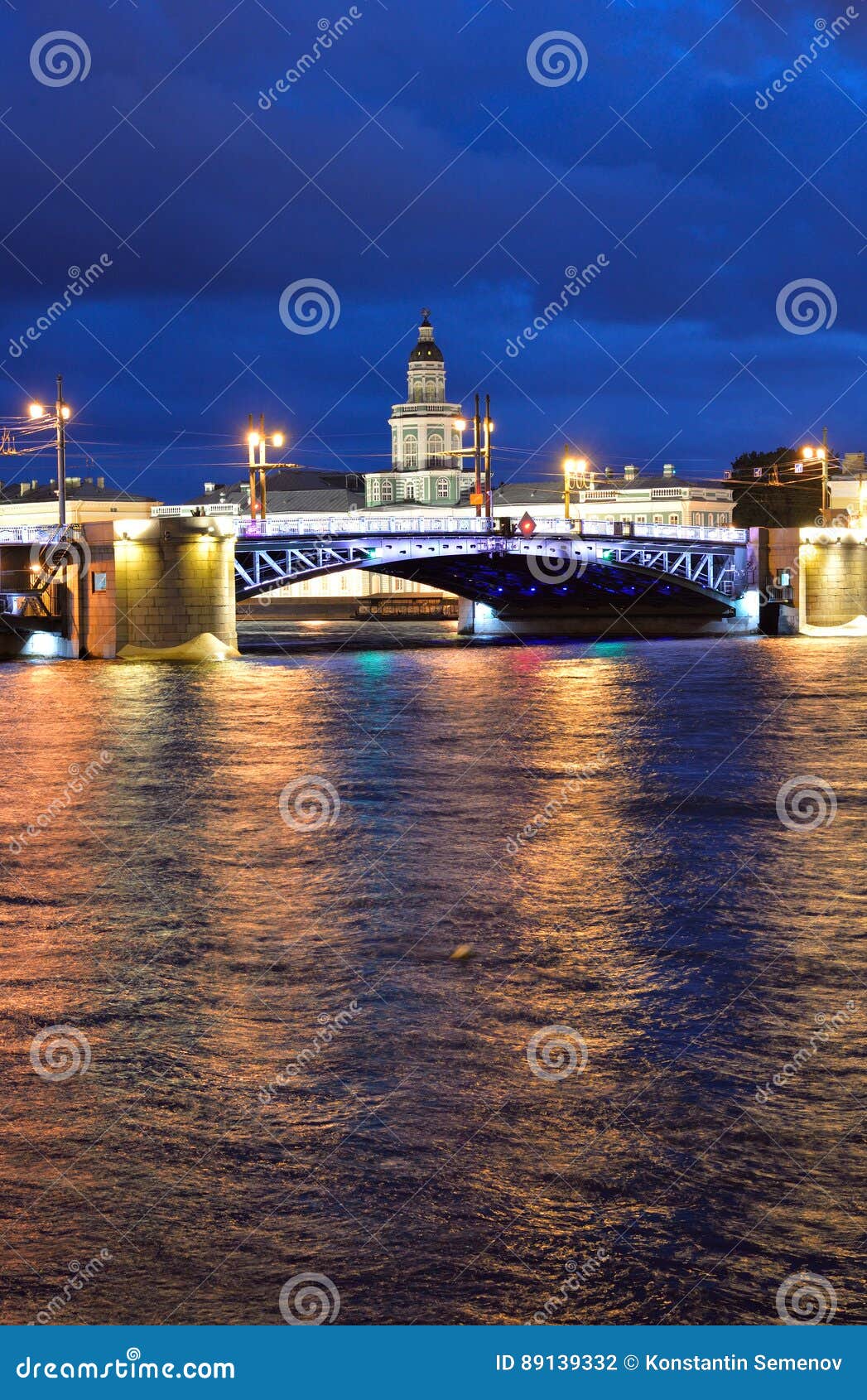 Puente Del Palacio En La Noche Foto de archivo Imagen de turismo