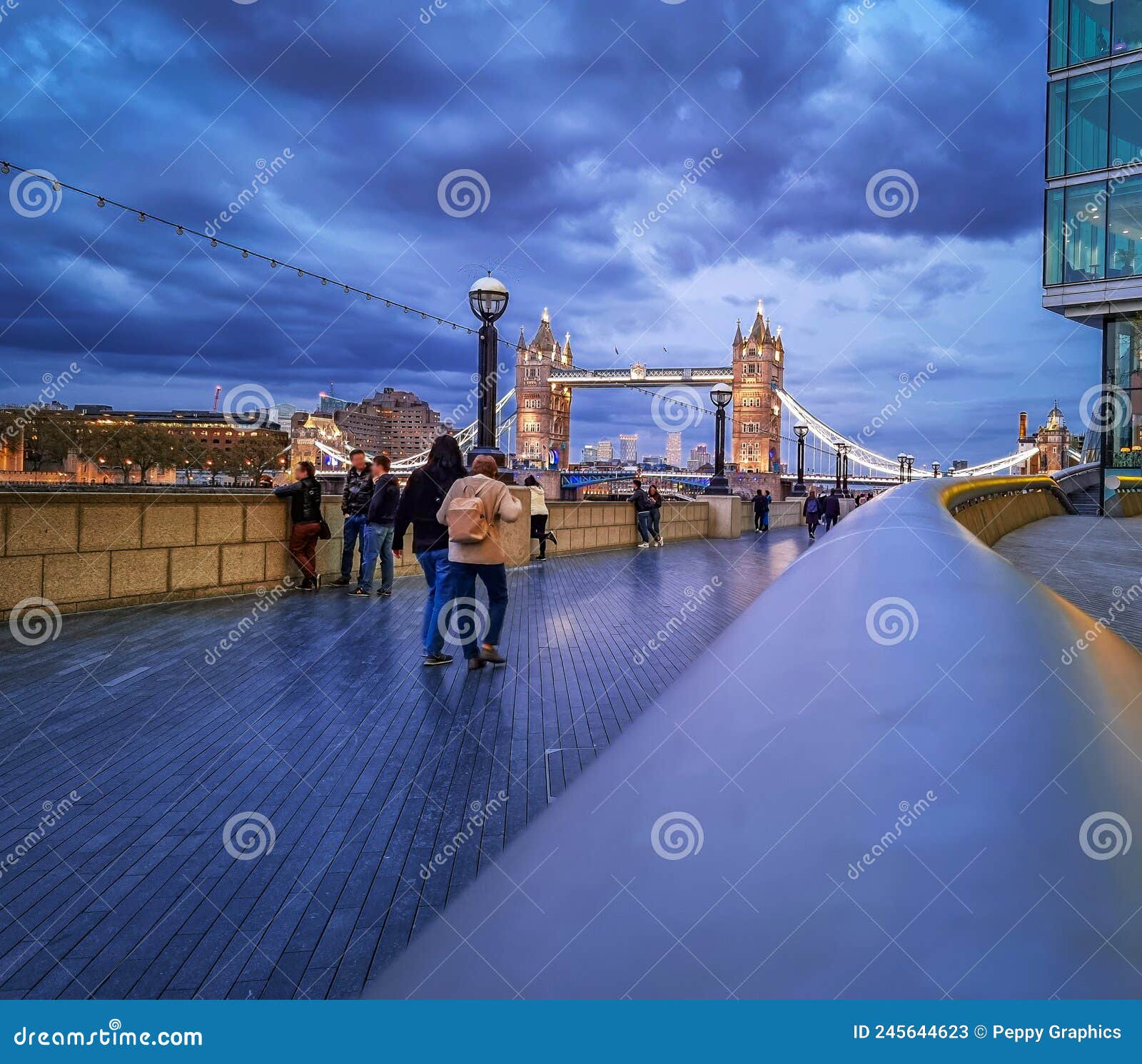 Puente Torre Durante La Puesta De Sol En Londres Uk Imagen de archivo