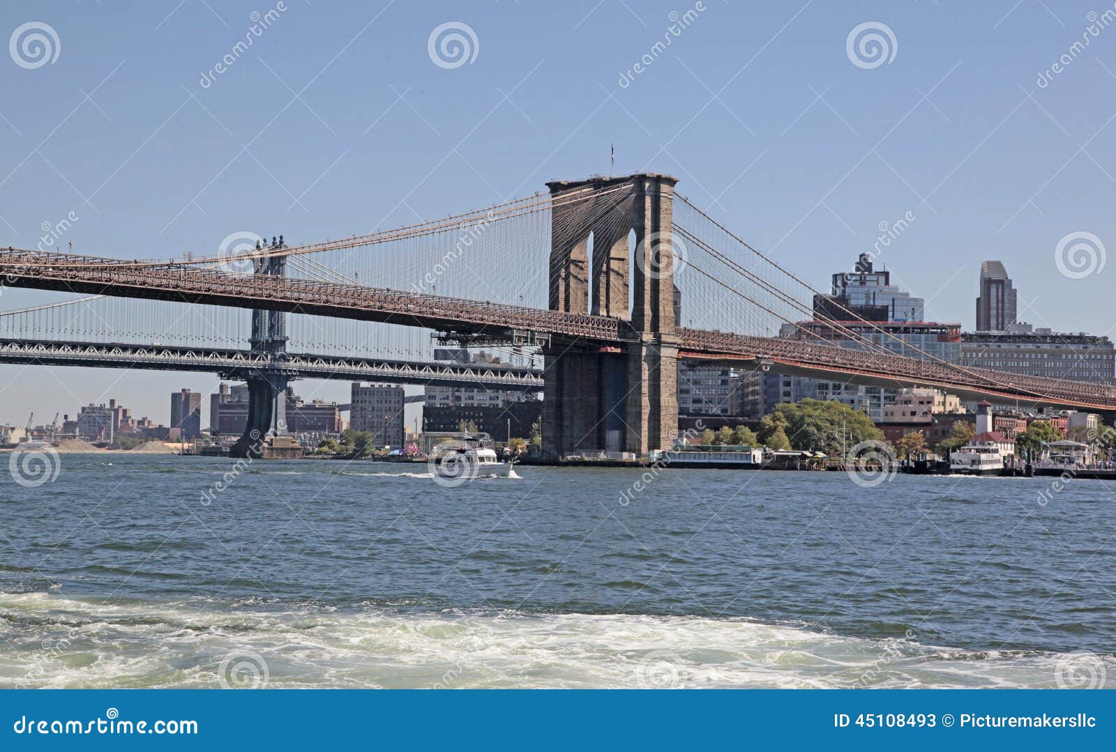 Puentes de Brooklyn y de Manhattan, NYC. El puente de Brooklyn famoso en primero plano y el puente de Manhattan se pueden ver en fondo