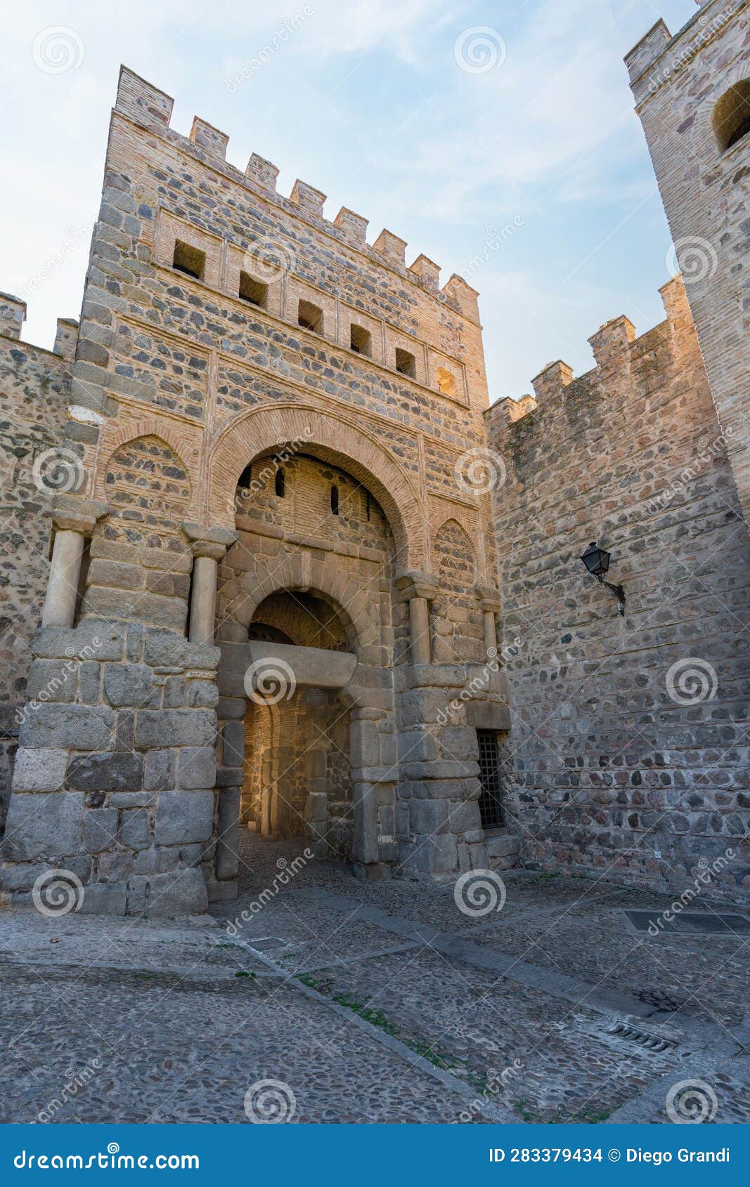 puerta de alfonso vi gate (puerta de bisagra) - toledo, spain