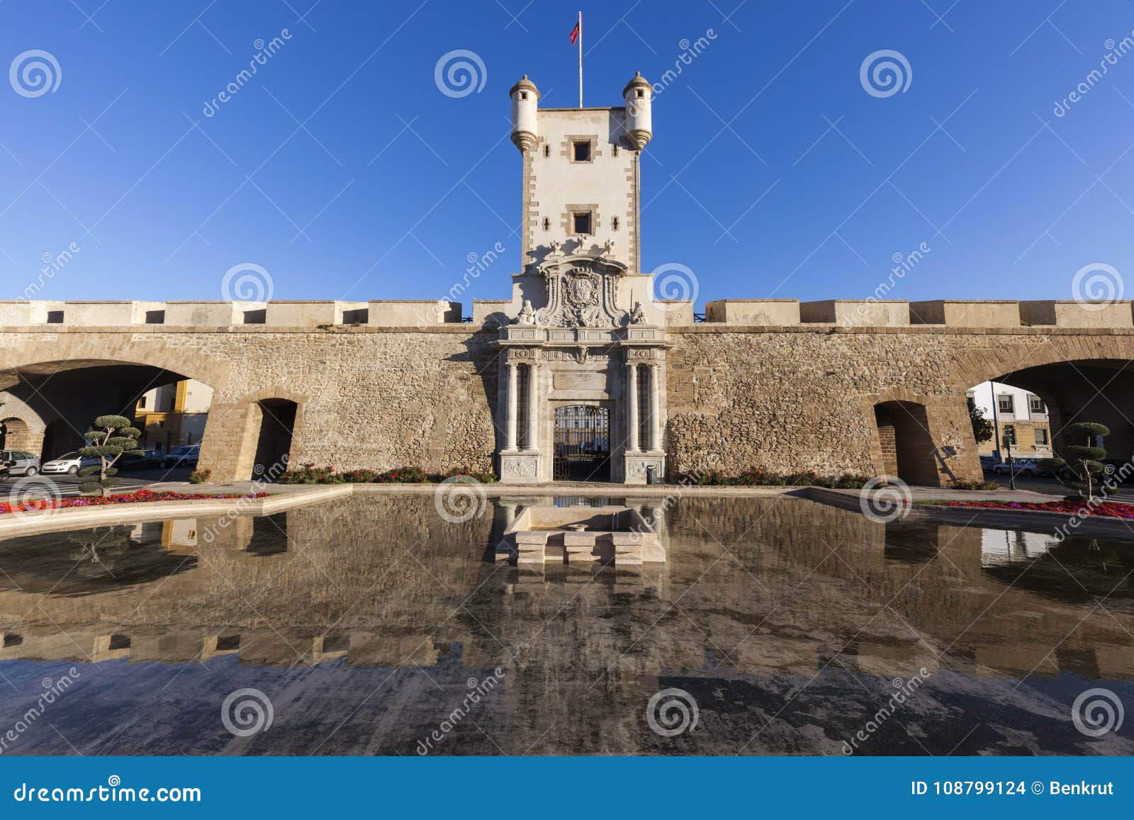 puerta de tierra in cadiz