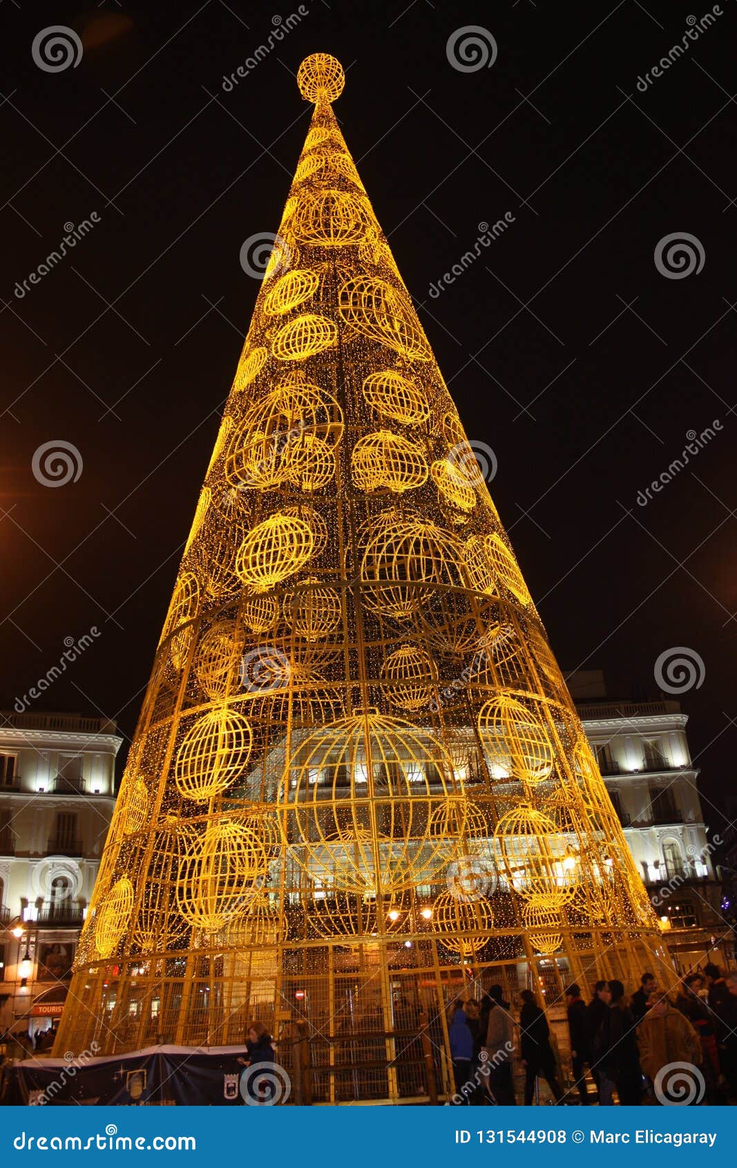 Natale A Madrid.Puerta Del Sol A Madrid Con La Decorazione Di Natale Fotografia Stock Editoriale Immagine Di Plaza Canutiglia 131544908