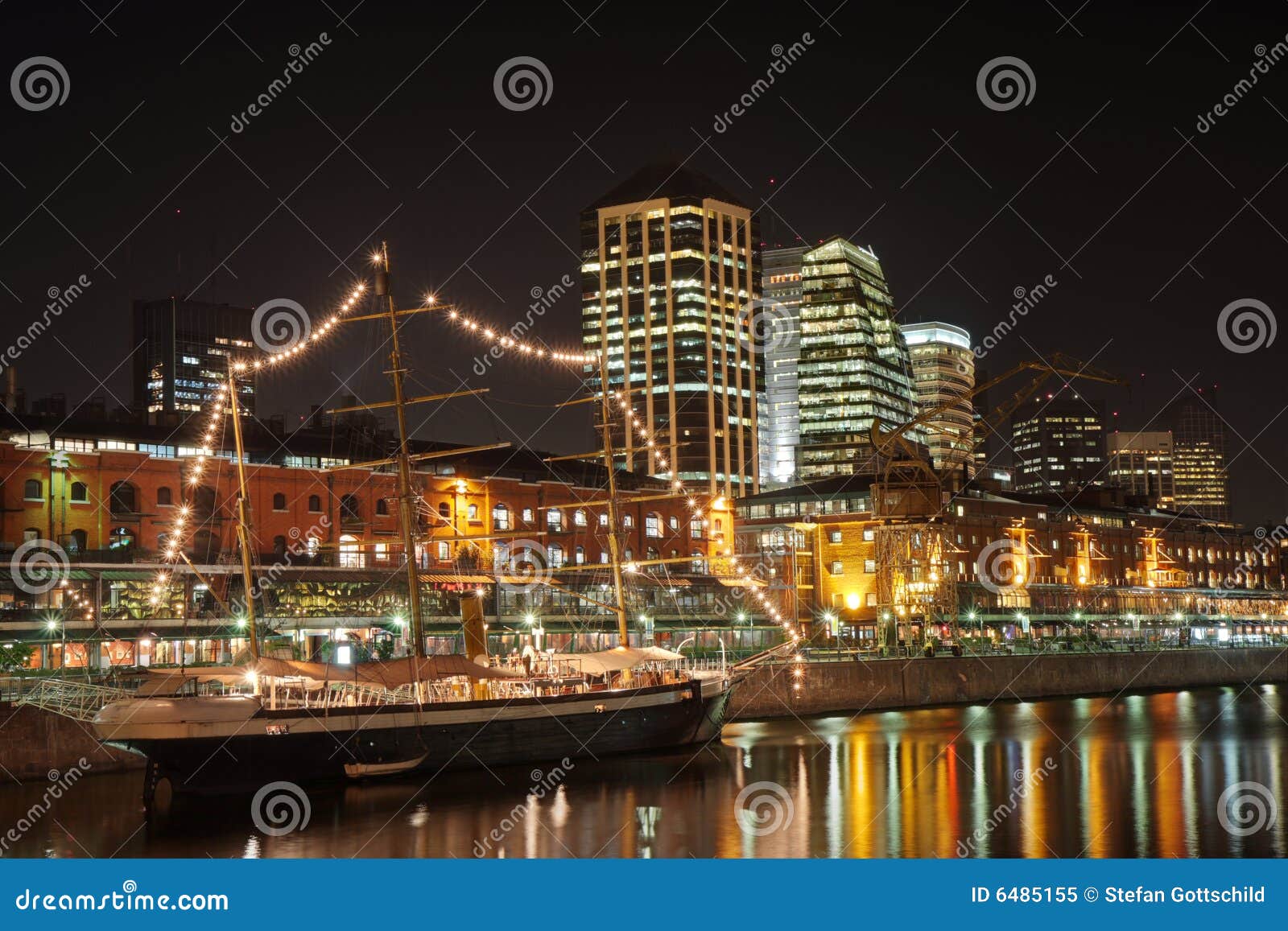 puerto madero at night