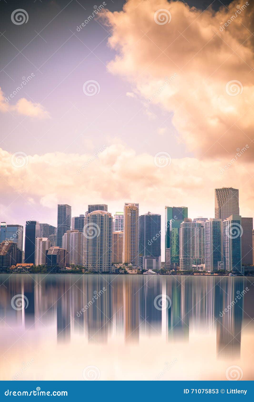 Puesta Del Sol Del Horizonte De Miami Foto de archivo editorial