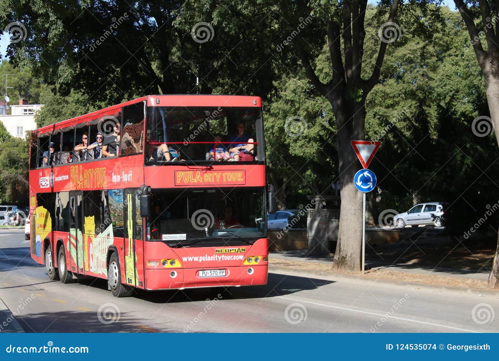 pula city tour bus