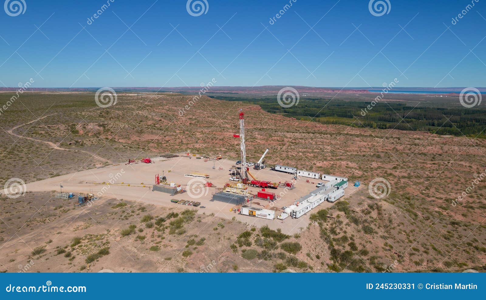 pulling equipment. oil well maintenance in vaca muerta argentina