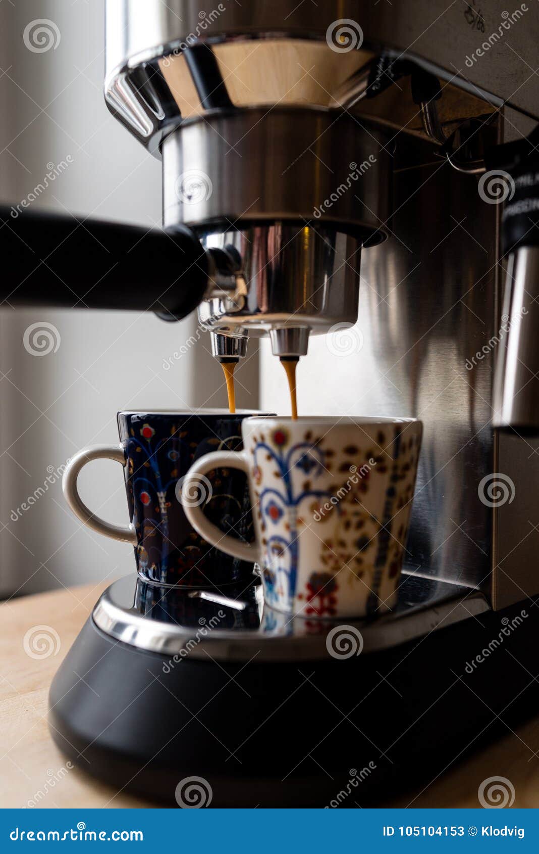 Pulling espresso shots stock image. Image of steam, cafe 105104153