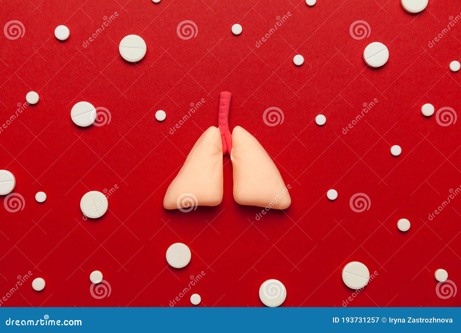 Pulmones Humanos Y Pastillas Sobre Un Fondo Rojo. Enfermedades Respiratorias Y Tratamiento De Bronquios Y Vías Respiratorias. Neum Imagen de archivo - Imagen de fondo, virus: 193731257 Pulmones Humanos Y Pastillas Sobre Un Fondo Rojo. Enfermedades Respiratorias Y Tratamiento De Bronquios Y Vías Respiratorias. Neum Imagen de archivo - Imagen de fondo, virus: 193731257