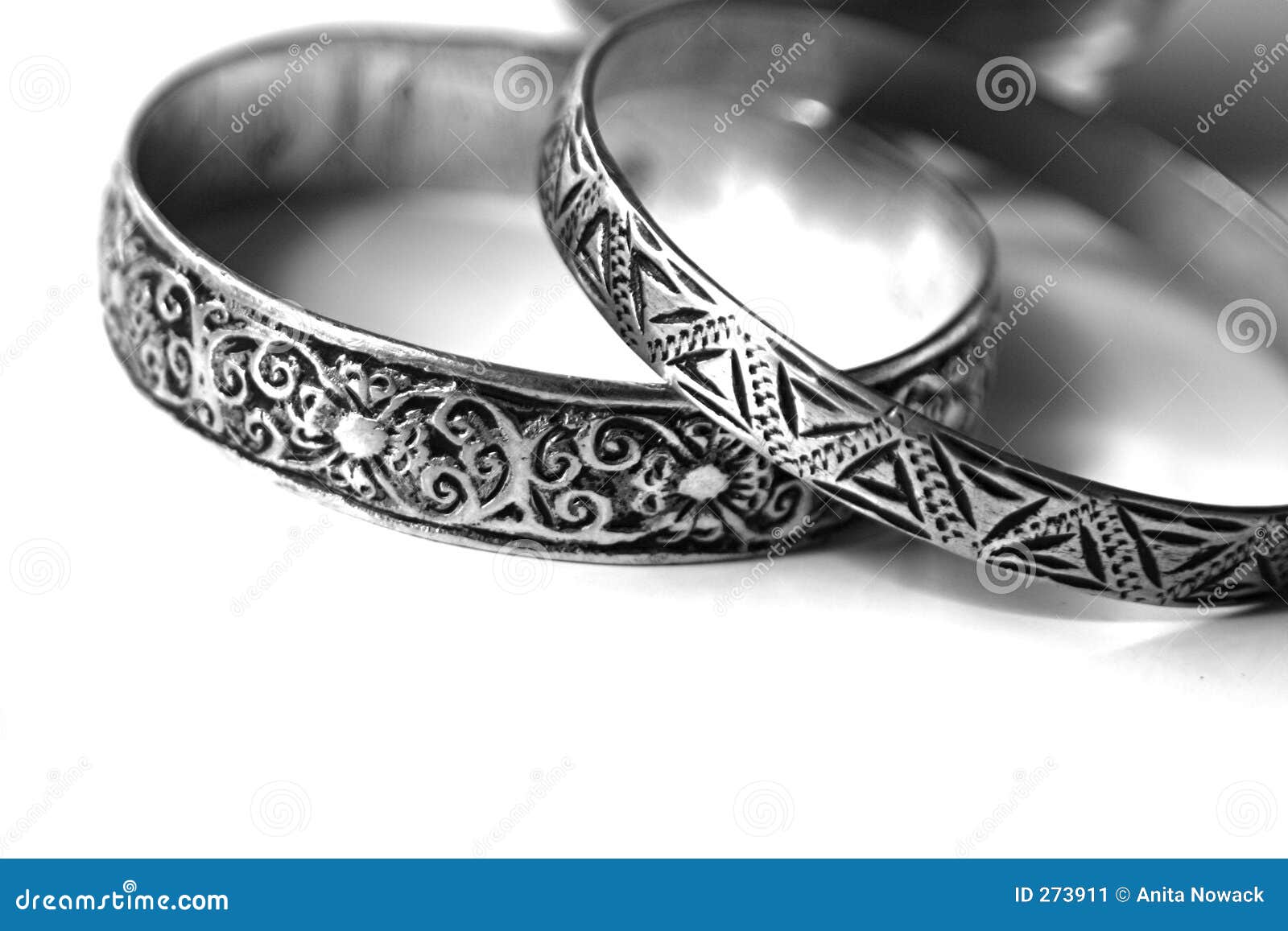 Pulseras de plata étnicas imagen de archivo. Imagen plata - 273911