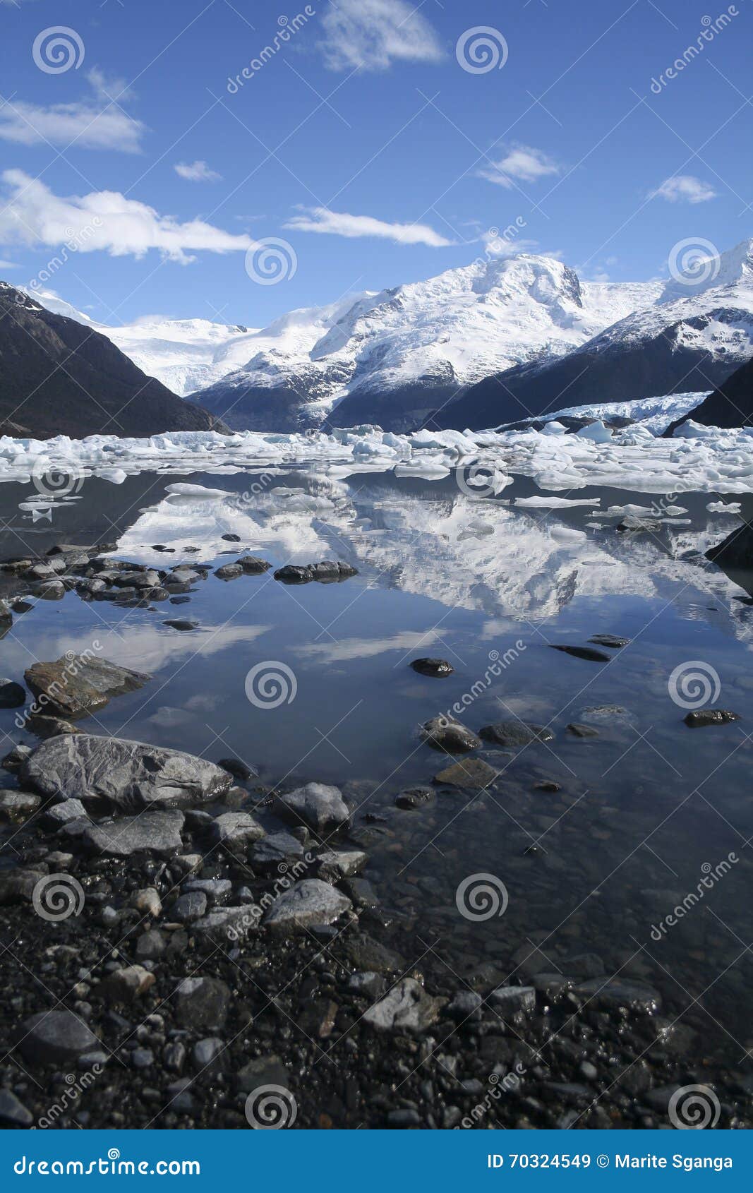 punta bandera, lago argentino, calafate, patagonia, argentina.