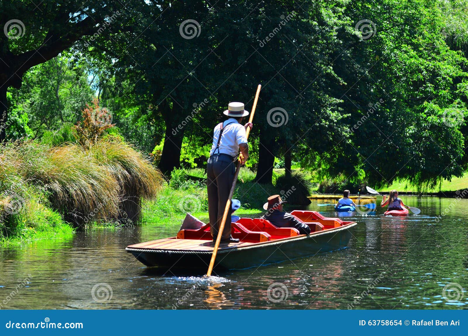 Punting on the Avon River Christchurch - New Zealand Editorial Stock ...