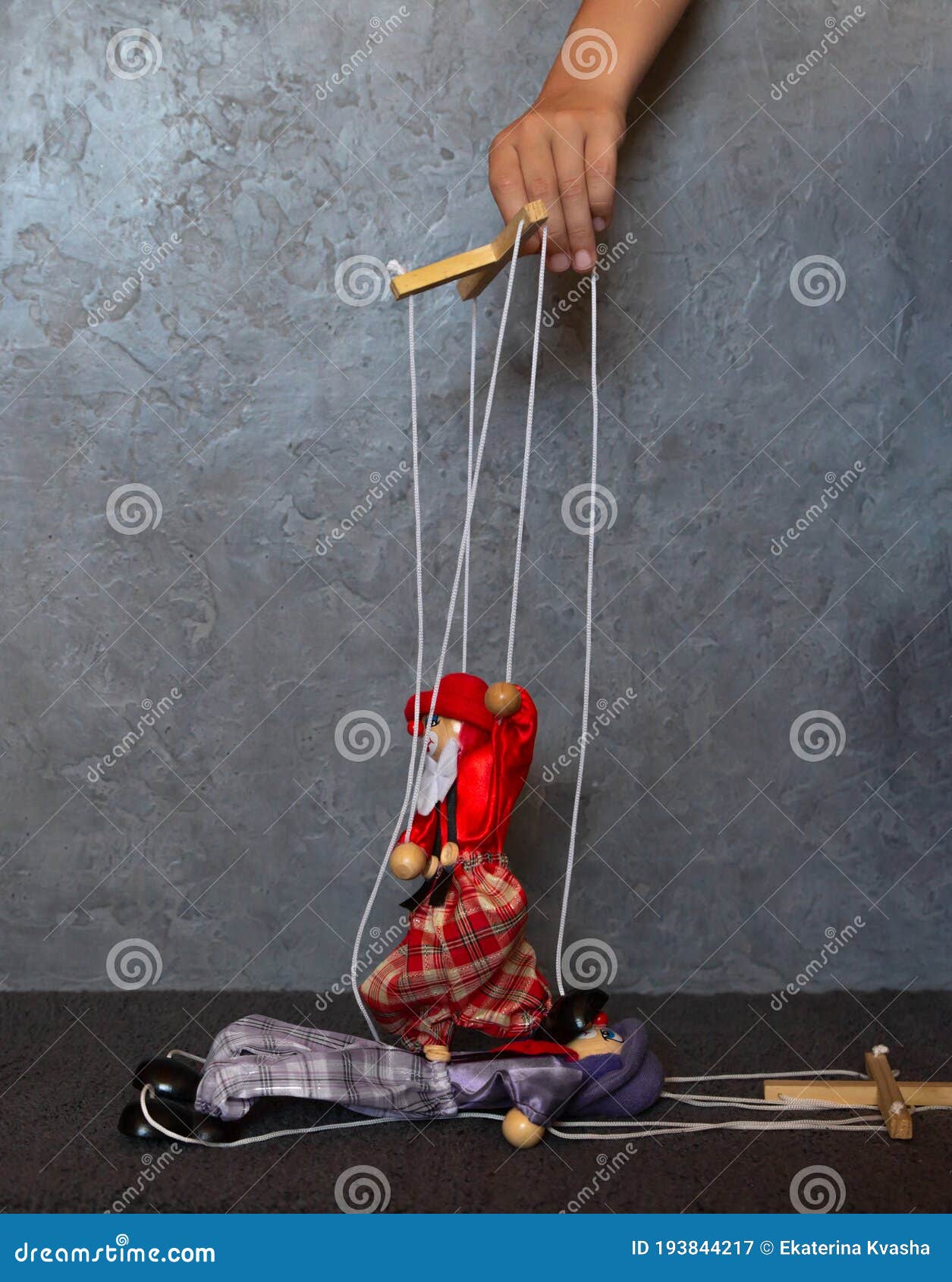 puppet-clown, that is driven by threads at the other puppet, which izes victory