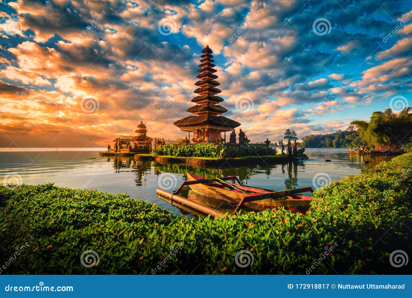 pura ulun danu bratan, hindu temple with boat on bratan lake landscape at sunrise in bali, indonesia