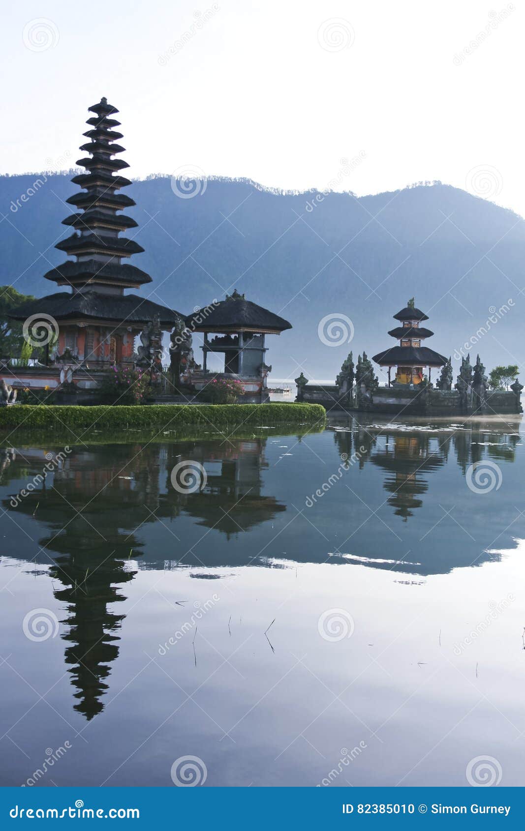 pura ulun danu water temple lake brataan bali
