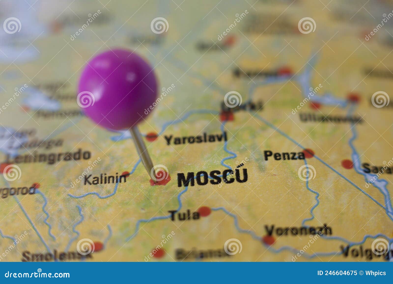 pushpin marking on moscow, moscu in spanish