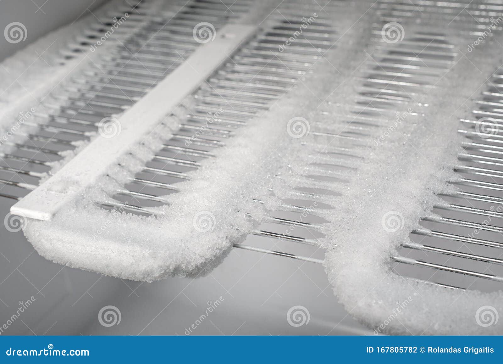 Pusta Lodówka Zamrażarka, śnieg I Lód W środku Zdjęcie Stock - Obraz  złożonej z biały, elektryczny: 167805782