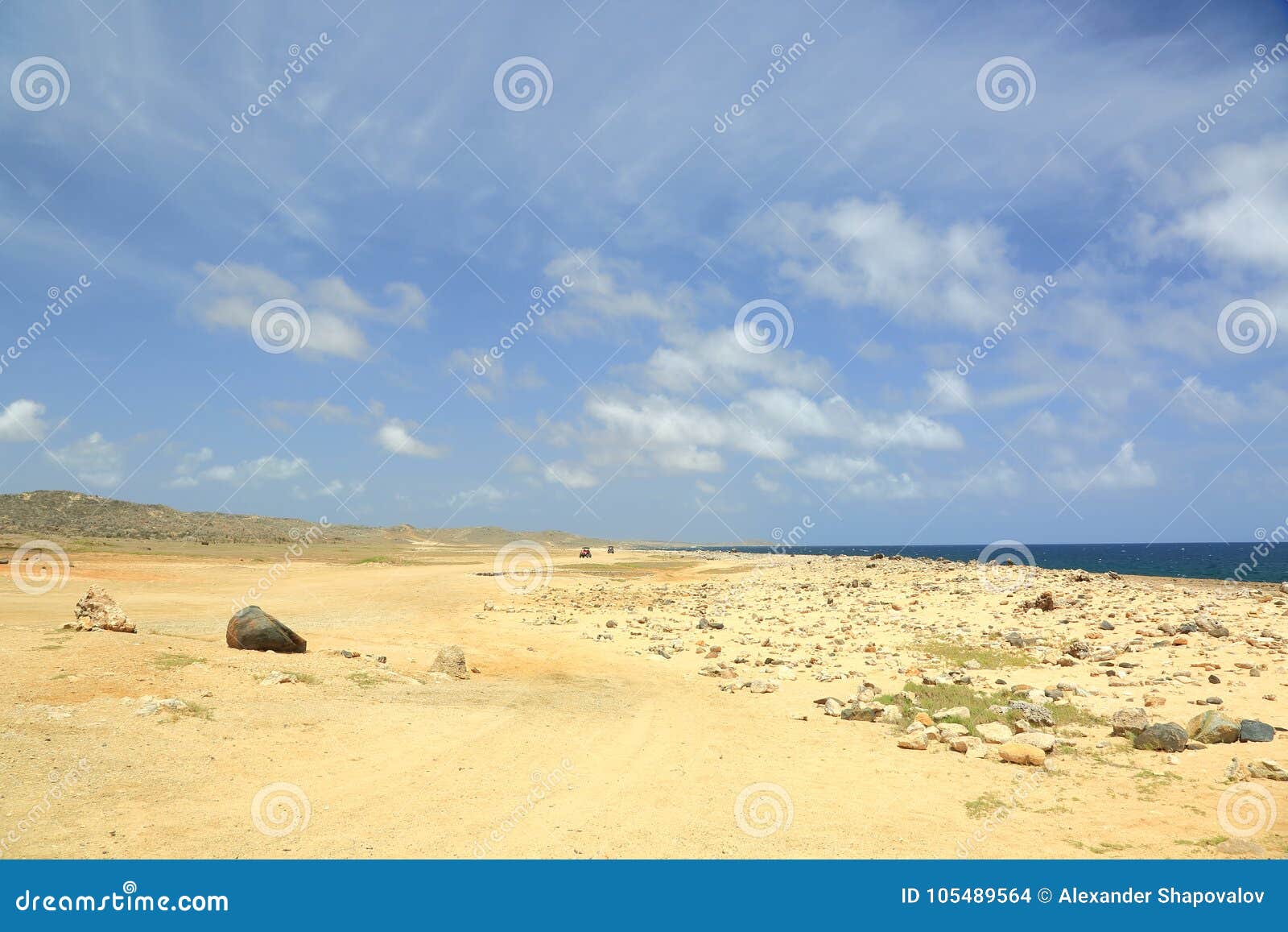 Pustynny naturalny piękno Aruba Północnego wybrzeża Aruba wyspa. Naturalny piękno Aruba Północnego wybrzeża Aruba wyspa Zadziwiający naturalny krajobraz i niebieskie niebo Wrzesień, 2017