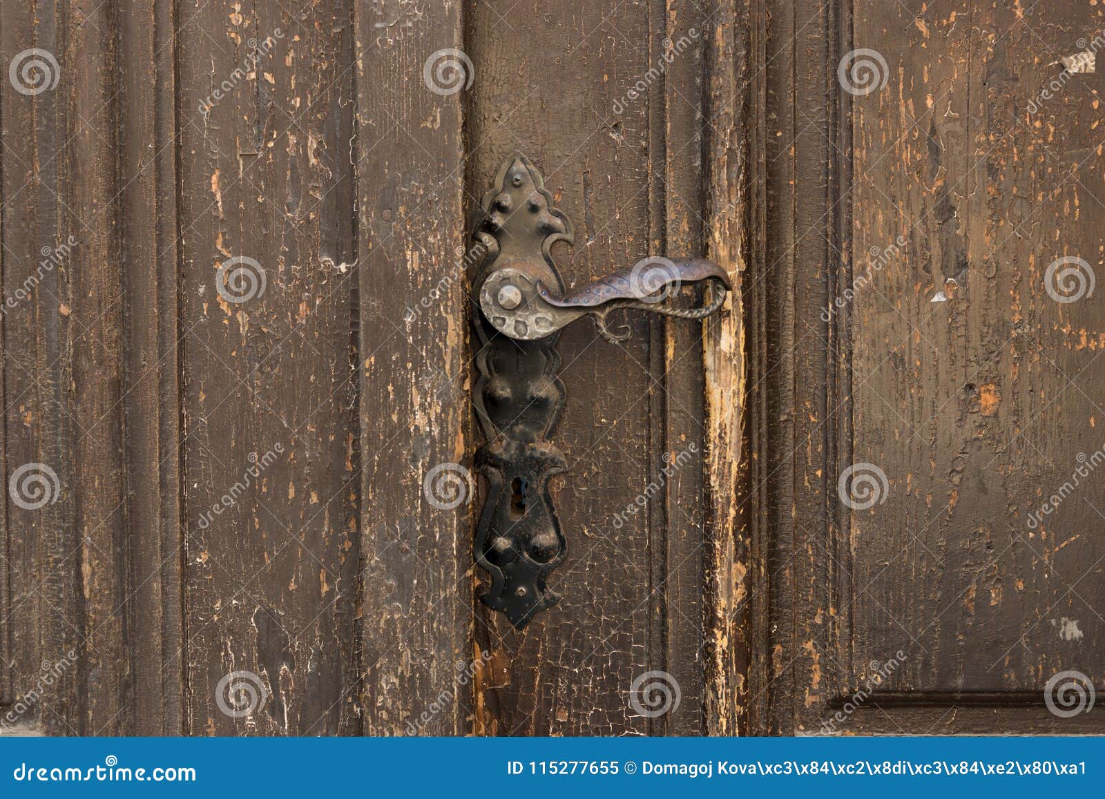 Chave De Ferro Velha De Jogo Da Sala De Fuga Em Fundo De Madeira Imagem de  Stock - Imagem de porta, fundo: 227585241