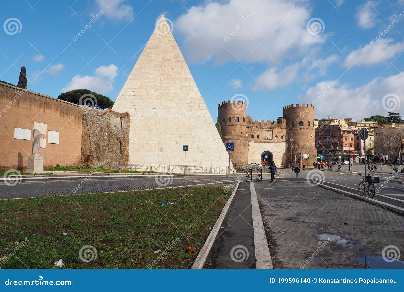 Pyramid Of Cestius Piramide Di Caio Cestio Oder Cestia In Rome, Italy ...