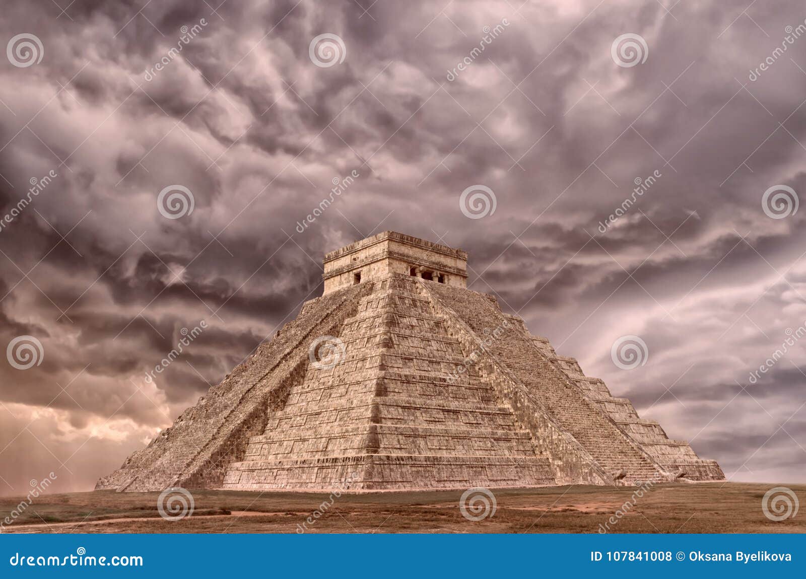 pyramid in chichen itza, temple of kukulkan. yucatan. mexico