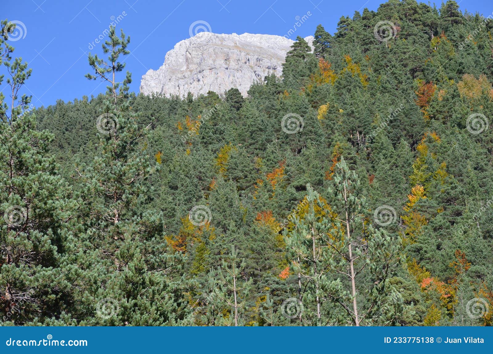 mountainscapes in sierra tendeÃÂ±era, aragonese pyrenees